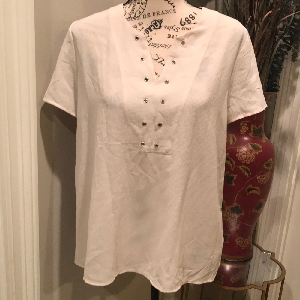 Anthropologie paper crane cream crepe top. Size L